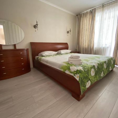 Apartment On Prospiekt Pobiedy 18 Kiev Dış mekan fotoğraf